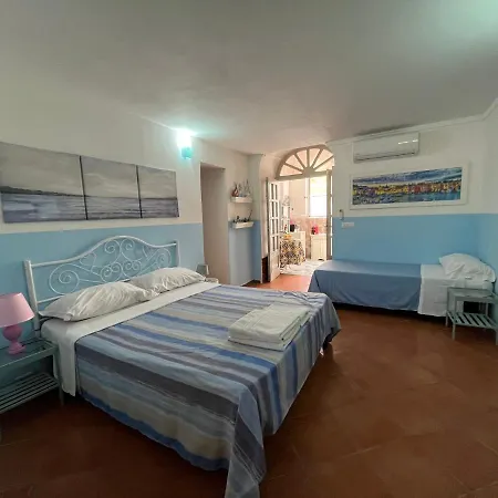La Casa Del Comandante * Procida